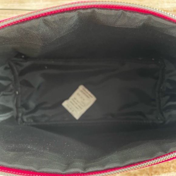 ๐ Juicy Couture Soft Velvet Cosmetic Bag - Picture 6 of 12
